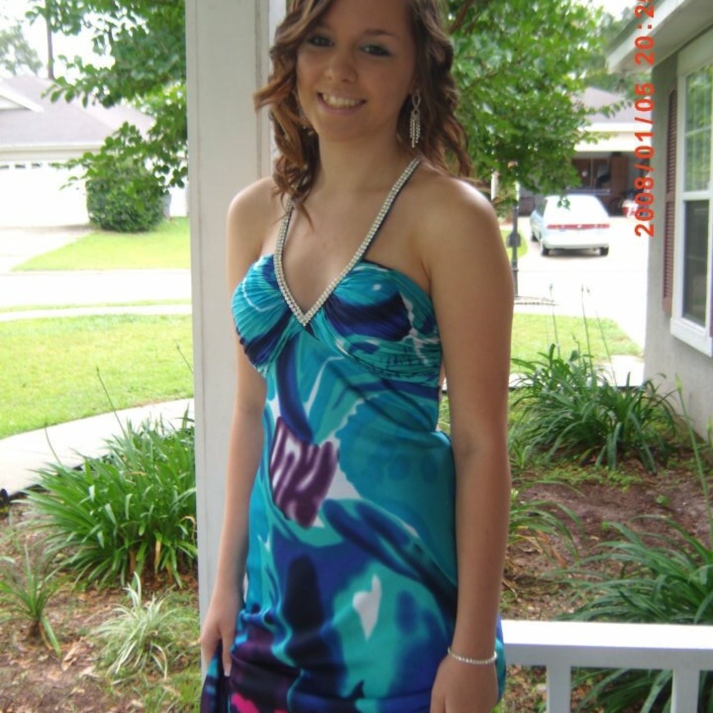 LAST MINUTE PROM DRESS?!? - Picture 3 of 5